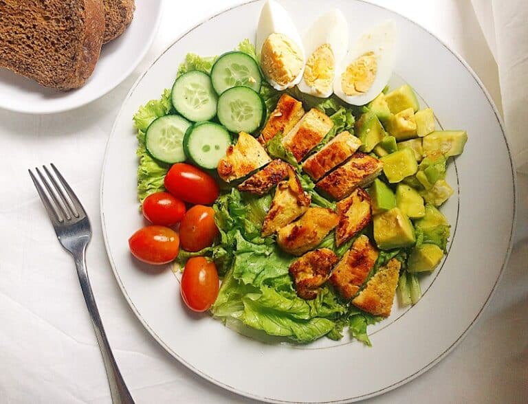 Cách làm salad ức gà sốt mè rang chua chua ngọt ngọt cực ngon