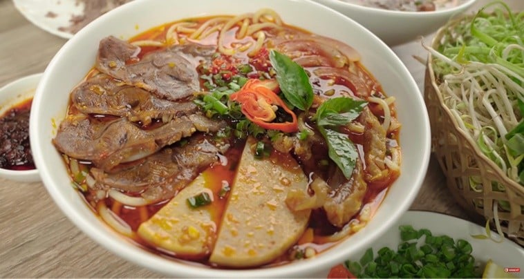 Bún bò bao nhiêu calo? (bún bò huế, bún bò chay bao nhiêu calo)