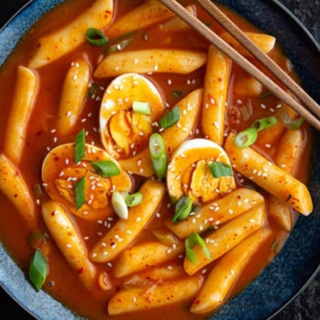 Cách làm tokbokki bằng bánh tráng đang sốt rần rần cực ngon