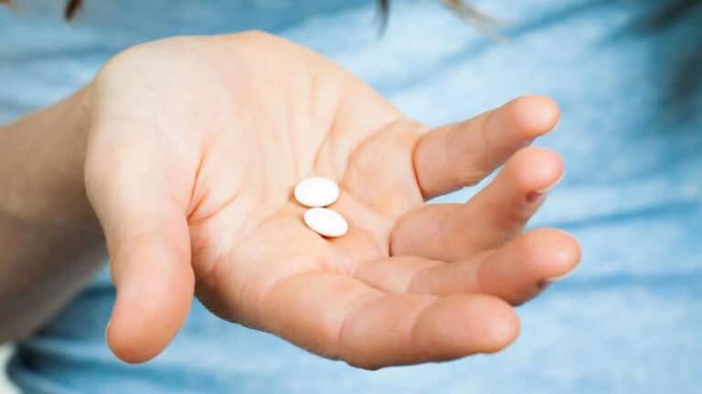 Melatonin là gì? Công dụng, cách sử dụng đúng và lưu ý