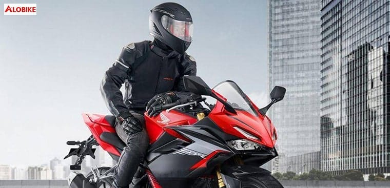 Xe máy Honda CBR 150 giá bao nhiêu? Đánh giá có nên mua CBR không?